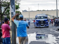 a-invaso-da-copa-truck-em-curvelo-com-o-desfile-dos-burtos-pelas-ruas-da-cidade---foto-duda-bairroscopa-truck_43739832090_o