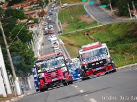 a-invaso-da-copa-truck-em-curvelo-com-o-desfile-dos-burtos-pelas-ruas-da-cidade---foto-duda-bairroscopa-truck_44832458614_o