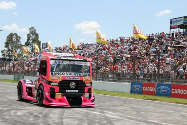 Débora Rodrigues na F-Truck 2013
